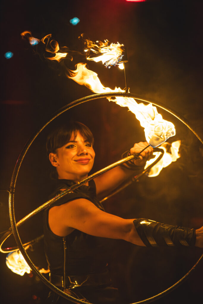 tüzes hula hoop műsorszám
